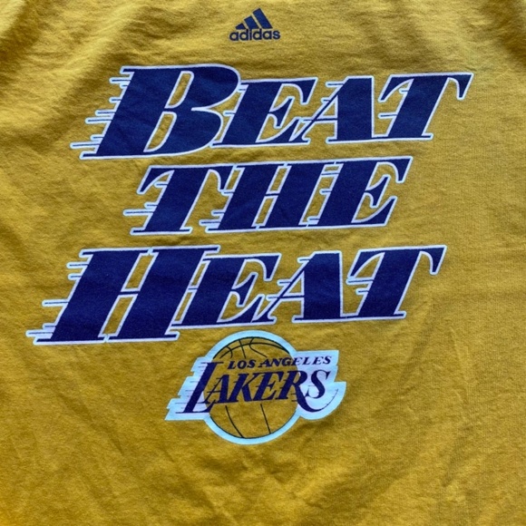 Adidas NBA Lakers Shirt Large Official “BEAT THE HEAT” - Picture 2 of 9